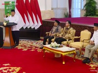 Prabowo-Gibran Bayar Zakat Bareng Menteri di Istana