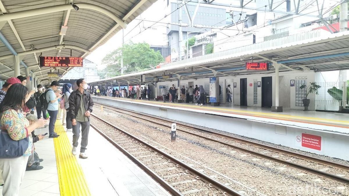 Drama KRL Pagi Ini: Kereta Bablas, Tidak Berhenti di Stasiun Sudirman — NadiKabar.com