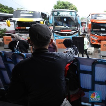 Potret Terminal Kampung Rambutan Mulai Dipadati Pemudik