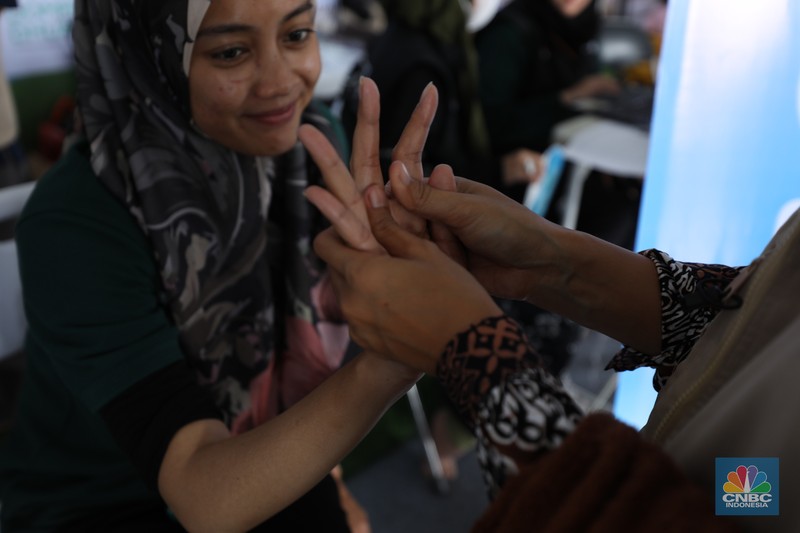 Suasana pemudik memadati Terminal Kampung Rambutan, Jakarta, Kamis (27/3/2025). Suasana pemudik memadati Terminal Kampung Rambutan, Jakarta, Kamis (27/3/2025). (CNBC Indonesia/Tri Susilo)