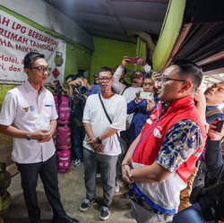 Pastikan Stok LPG 3 Kg Aman, Wamen BUMN Cek Pangkalan di Kota Bandung