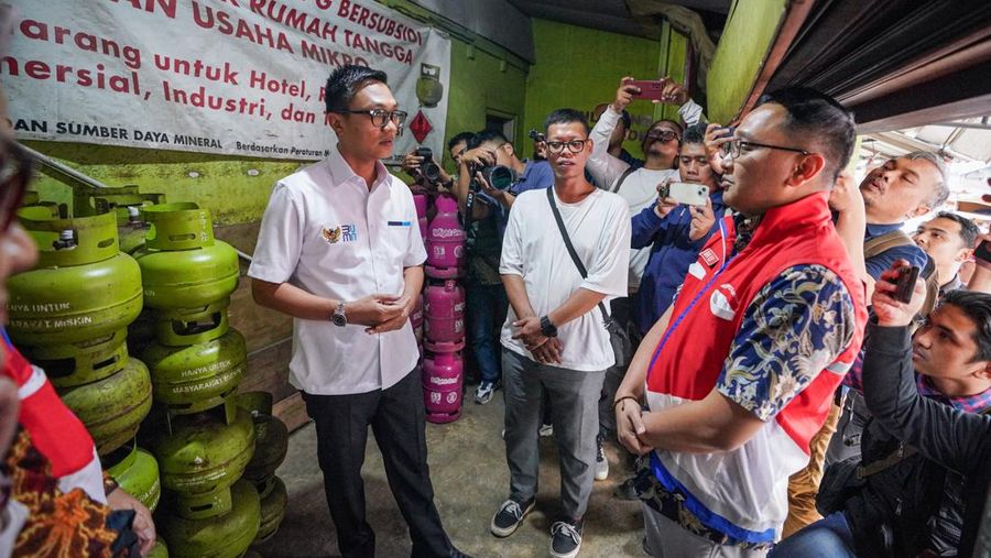 Wamen BUMN Aminuddin Ma'ruf kunjungi pangkalan LPG 3 kg di Bandung. Dok: Pertamina