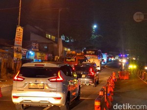 Antrean Panjang Pemudik di Jalur Nagreg