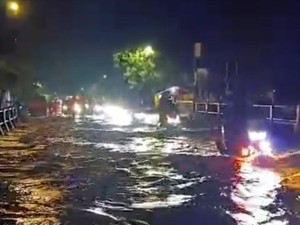 Jembatan Buk Wedi Terendam, Lalin Pantura Kota Pasuruan Lumpuh