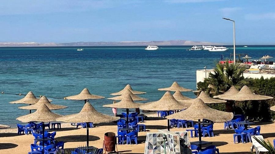 Enam warga Rusia tewas, 39 turis diselamatkan setelah kapal selam tenggelam di Laut Merah di lepas pantai Mesir, Kamis (27/3/2025). (REUTERS/Stringer)