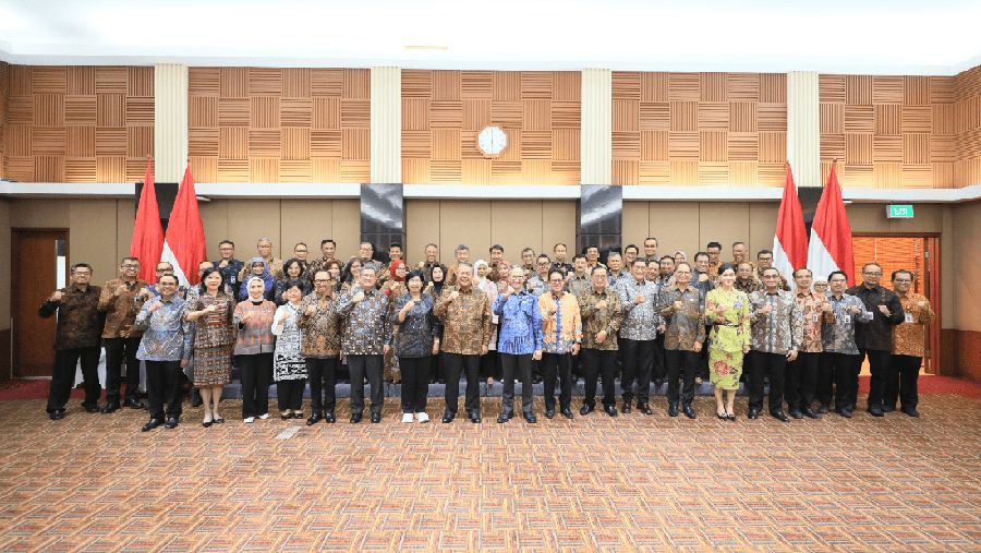 Gubernur Bank Indonesia, Perry Warjiyo, dan Ketua Dewan Komisioner Otoritas Jasa Keuangan, Mahendra Siregar, dalam rapat koordinasi antara Bank Indonesia (BI) dan Otoritas Jasa Keuangan (OJK) pada 24 Maret 2025. (Dok. Bank Indonesia)