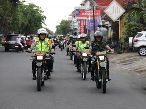 Kapolda Bali dan Pangdam IX/Udayana Patroli Motor Bersama