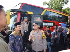 Polda Kalsel Lepas 10 Armada Mudik Gratis, Angkut 400 Orang ke 3 Rute