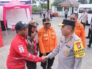 Tinjau Pos Terpadu di Bekasi, Kapolda Metro Pastikan Layanan Berjalan Optimal