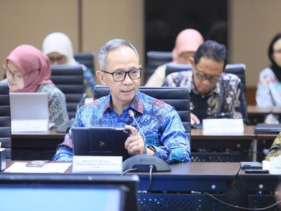 OJK: Pertumbuhan Konsumsi Masyarakat RI Masih Terbatas
