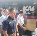 AHY dan Dirut KAI Lepas Kereta Mudik Jakarta-Surabaya