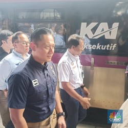 AHY dan Dirut KAI Lepas Kereta Mudik Jakarta-Surabaya