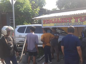Pria di Palu Tewas Ditabrak Mobil Saat Duduk di Atas Motor Tunggu Paket