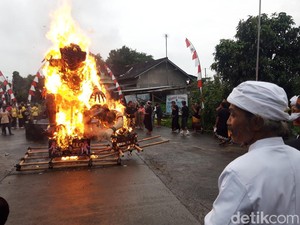 Umat Hindu Boyolali Gelar Mecaru dan Pawai Ogoh-ogoh Sengkuni Sengkolo