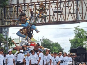 Video: Melihat Pawai Ogoh-ogoh Jelang Nyepi 2025 di NTB
