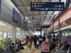 H-3 Lebaran, Ribuan Penumpang Padati Stasiun Surabaya Pasar Turi dan Gubeng