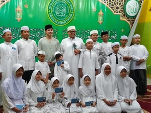 Kegembiraan Syazwan Suhaimi Bukber dengan Anak Yatim Piatu di Indonesia
