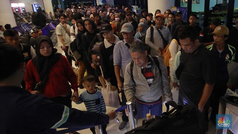 uasana Pelabuhan Merak saat Puncak Arus Mudik Lebaran. (CNBC Indonesia/Muhammad sabki)