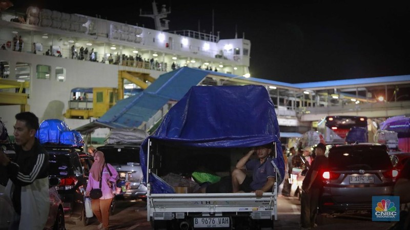 uasana Pelabuhan Merak saat Puncak Arus Mudik Lebaran. (CNBC Indonesia/Muhammad sabki)