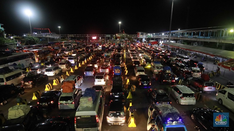 uasana Pelabuhan Merak saat Puncak Arus Mudik Lebaran. (CNBC Indonesia/Muhammad sabki)