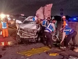 Petaka Innova Tabrak Truk di Tol Sumo Saat Mudik Tewaskan 3 Penumpang