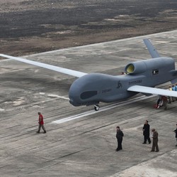 Moment Kim Jong Un Pantau Uji Coba Drone Bunuh Diri