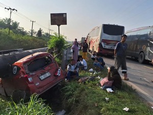 Bus Bintang Utara Tabrak Calya di Rohil, Lintas Sumatera Sempat Tersendat
