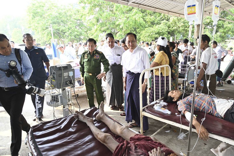 Korban terluka akibat gempa dahsyat di Myanmar terus berdatangan ke Rumah Sakit di Ibu Kota Naypyidaw. Pasien korban gempa 7,7 M itu dilaporkan menumpuk di luar RS. (The Myanmar Military True News Information Team via AP) Korban terluka akibat gempa dahsyat di Myanmar terus berdatangan ke Rumah Sakit di Ibu Kota Naypyidaw. Pasien korban gempa 7,7 M itu dilaporkan menumpuk di luar RS. (The Myanmar Military True News Information Team via AP)