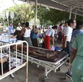 Merinding, Potret Pasien Korban Gempa Menumpuk di Luar RS Myanmar