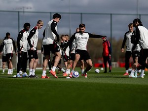 Luke Shaw Sudah Latihan Lagi