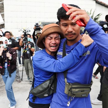 Belasan Orang Masih Terjebak di Reruntuhan Gedung Gempa Thailand