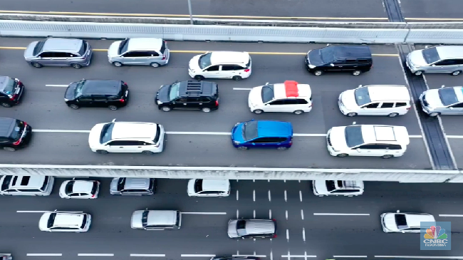 Awas! Ada Kecelakaan Beruntun di Jalan Layang Tol MBZ