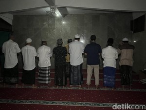 Gelap Gulita Tarawih Terakhir di Bali