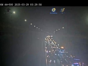 Puncak Arus Mudik, Lalin Tol Cikampek Padat di Sejumlah Titik Dini Hari Ini