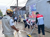 PIS Salurkan Bantuan Lewat Program BerSEAdekah di Wilayah Operasional