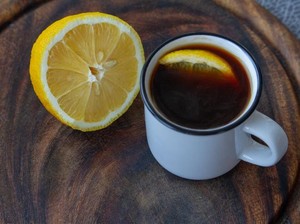Nikmatnya Espresso Romano, Racikan Unik Kopi Pakai Lemon