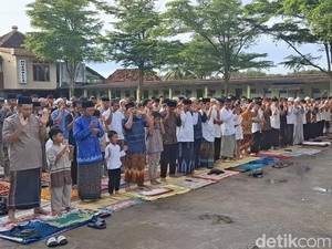 Bacaan Antara Takbir Salat Sunah Idul Fitri 1446 H, Yuk Hapalkan!