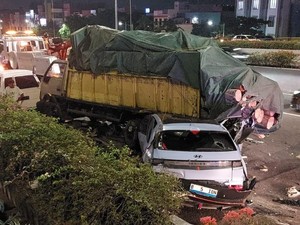 Petaka Mobil Listrik Tabrak Pantat Truk di Tol Jakarta Tewaskan 3 Orang