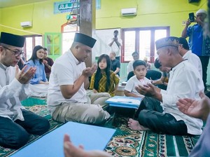 Bobby Serahkan Zakat Fitrah Keluarga di Deli Serdang, Ketua Nahyan Saksi