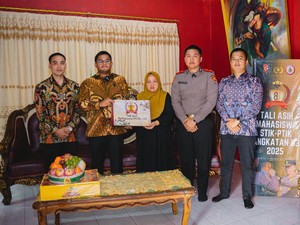 Mahasiswa STIK Angkatan 83 Beri Bantuan Keluarga 3 Polisi Korban Penembakan