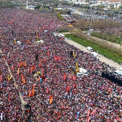 Ratusan Ribu Warga Turki Gelar Protes Dukung Pesaing Erdogan
