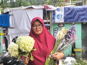 Bunga Sedap Malam Jadi Incaran Pembeli di Pasar Rawa Belong Jelang Lebaran