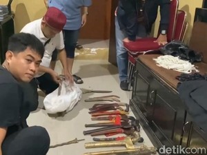 Pimpinan Aliran Sesat di Maros Ditangkap, Polisi Sita Keris-Tongkat Kuningan