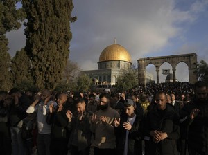Rayakan Lebaran Hari Ini, Umat Muslim Palestina Salat Id di Masjid Al Aqsa