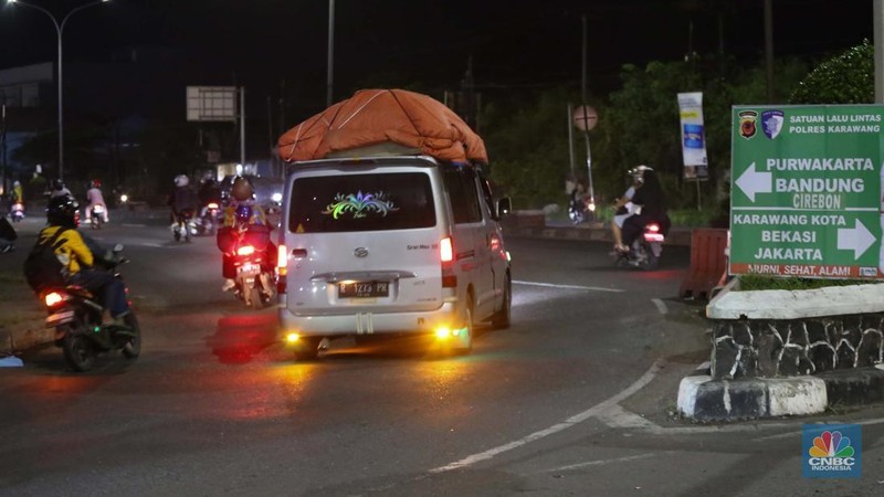 Puncak arus mudik masih berlangsung pada H-2 Lebaran 2025. Meskipun jumlah pemudik terus meningkat, situasi lalu lintas di Jalur Arteri Karawang, Jawa Barat, pada Sabtu (29/3/2025) terpantau lancar tanpa hambatan berarti.