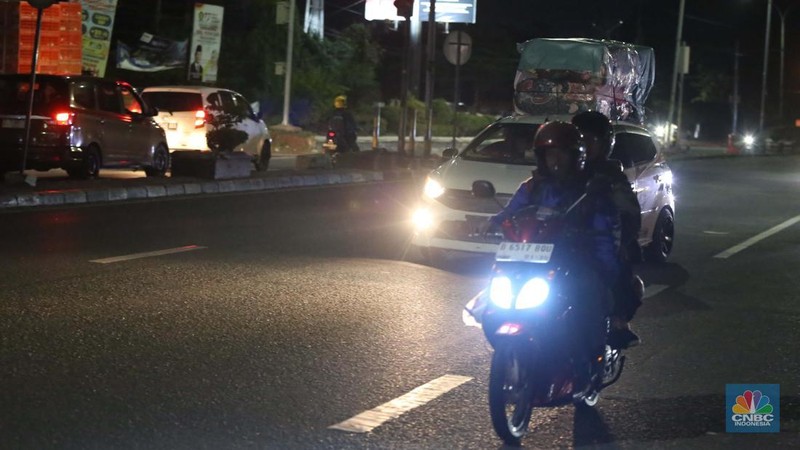 Puncak arus mudik masih berlangsung pada H-2 Lebaran 2025. Meskipun jumlah pemudik terus meningkat, situasi lalu lintas di Jalur Arteri Karawang, Jawa Barat, pada Sabtu (29/3/2025) terpantau lancar tanpa hambatan berarti.