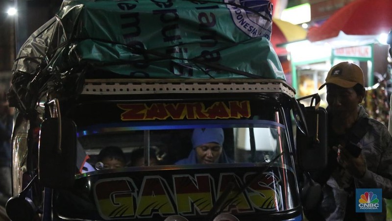 Puncak arus mudik masih berlangsung pada H-2 Lebaran 2025. Meskipun jumlah pemudik terus meningkat, situasi lalu lintas di Jalur Arteri Karawang, Jawa Barat, pada Sabtu (29/3/2025) terpantau lancar tanpa hambatan berarti.