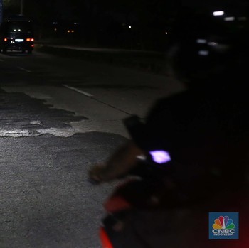 Duh! Jalan Berlubang di Karawang, 21 Kecelakaan Terjadi Jelang Lebaran