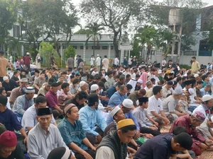 Sejumlah Warga Jakarta Utara Salat Idul Fitri Hari Ini