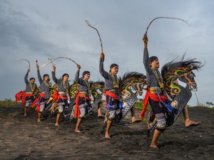 Bonus Demografi dan Komitmen Kebudayaan